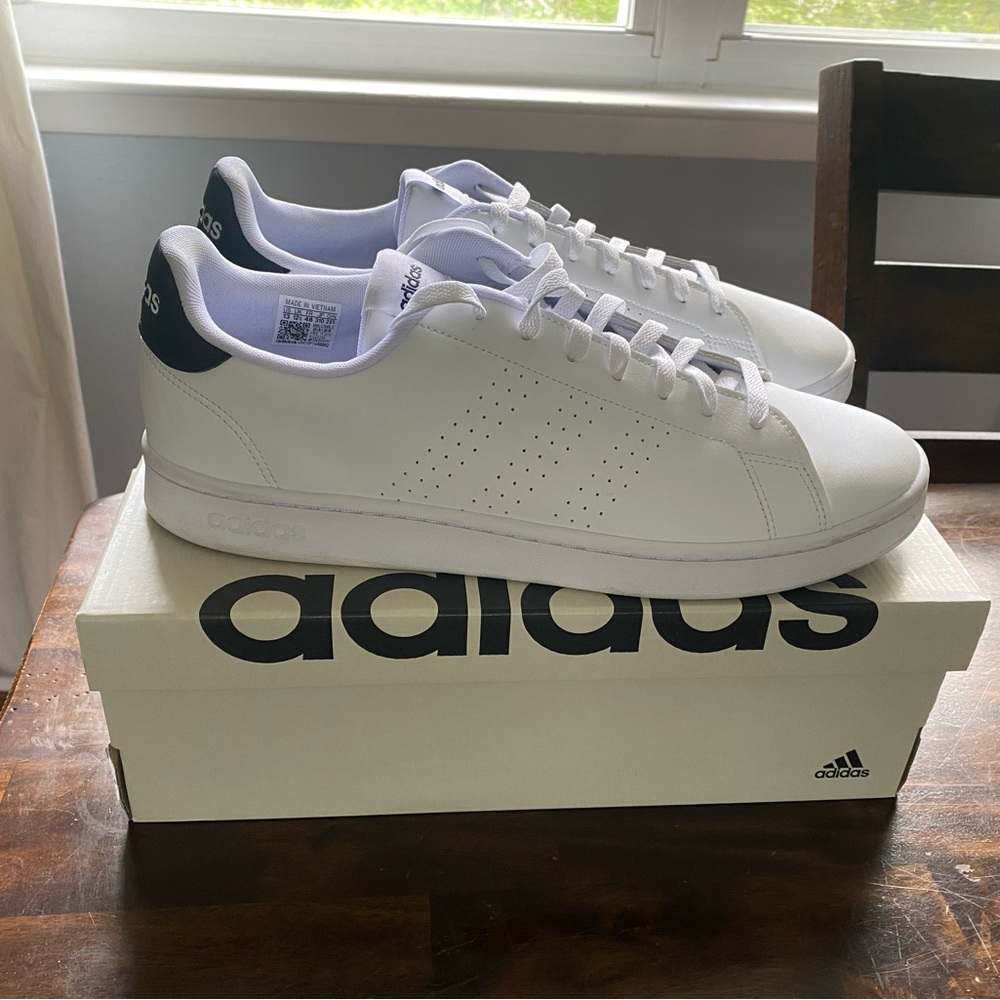 Almost new, Adidas Men's White Sneakers (Adidas Advantage)